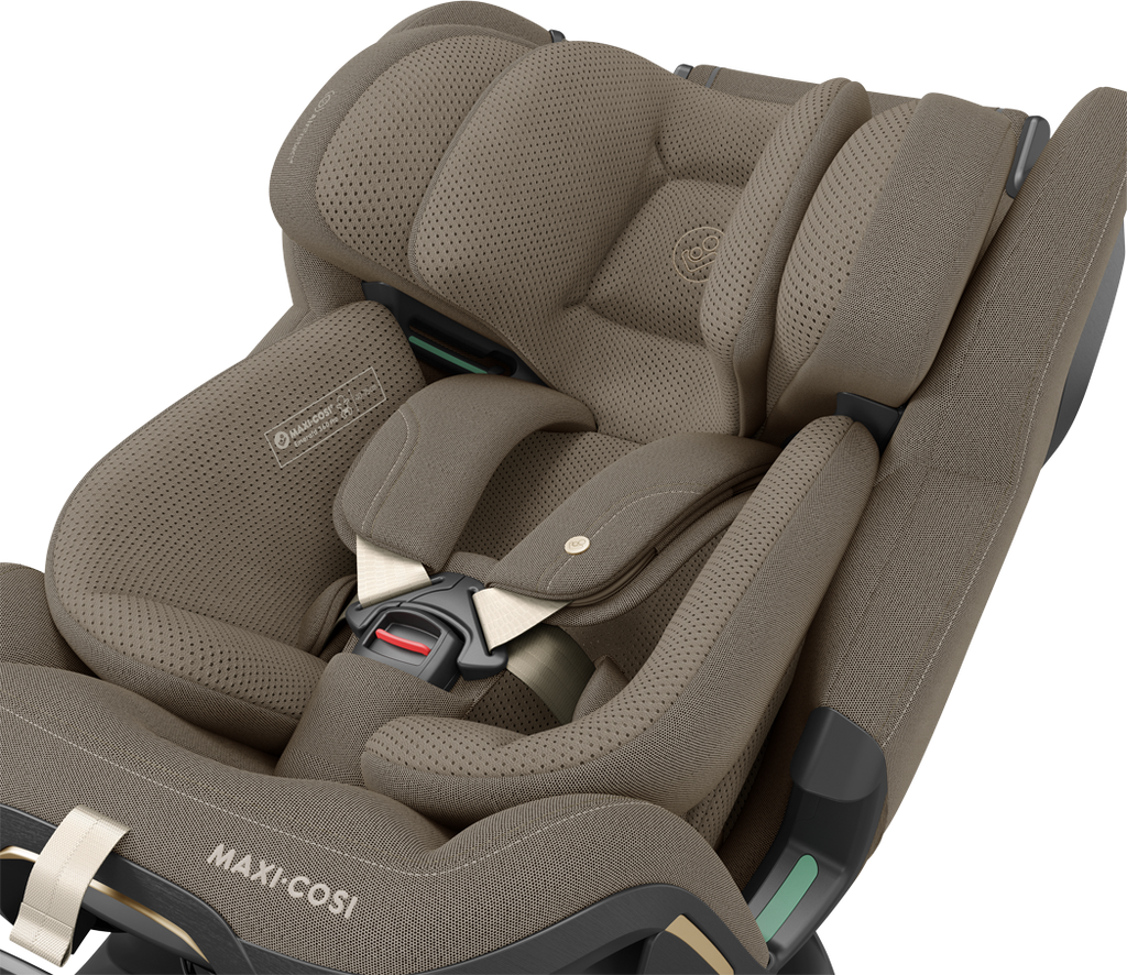8621251110_2024_maxicosi_carseat_babytoddlerchildcarseat_emerald360pro_brown_authentictruffle_newborninlayintegrated_3qrt.png