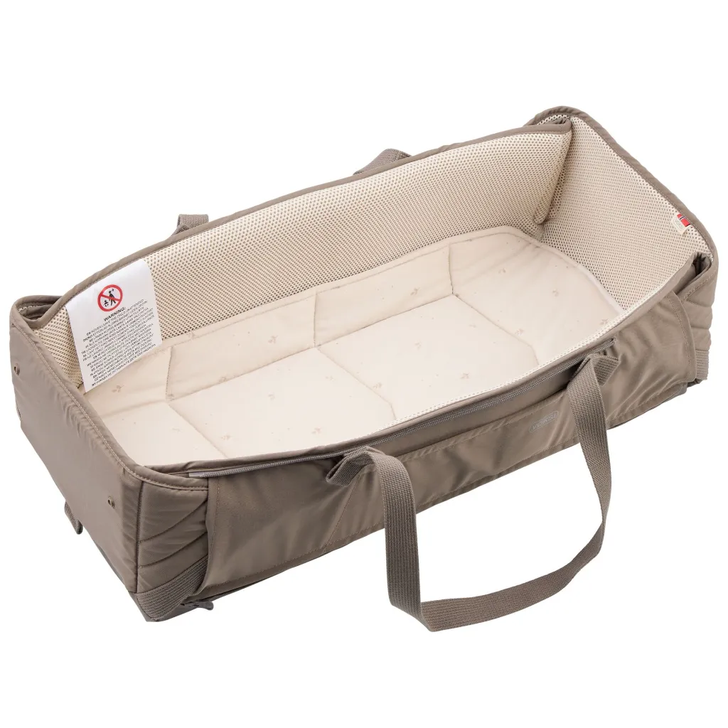 11036251_Voksi_CarryMe_Walnut_Top-Open.webp