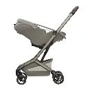 8441128110_2025_maxicosi_carseat_babycarseat_coralslidepro_brown_sapphiresand_softcarrieronstroller_side.webp