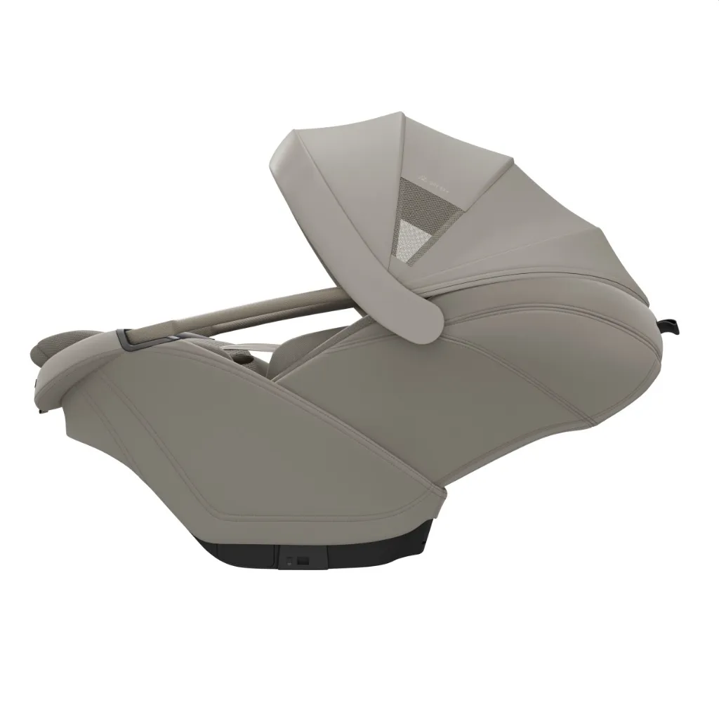 8441128110_2025_maxicosi_carseat_babycarseat_coralslidepro_brown_sapphiresand_softcarriermaxrecline_side.webp